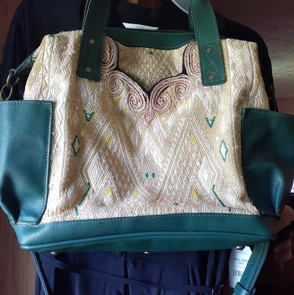 Hasta la vista Emerald green leather CDB purse